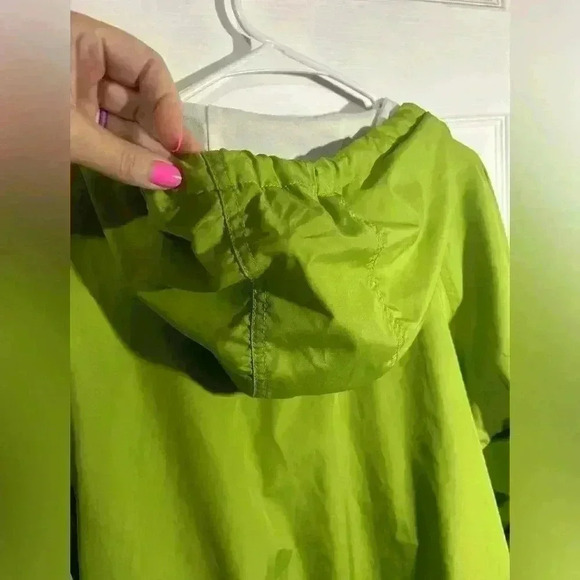 Eddie Bauer Green Rain Jacket; Women’s XXL. Zipper pockets, cinch waist and hood - Picture 3 of 9